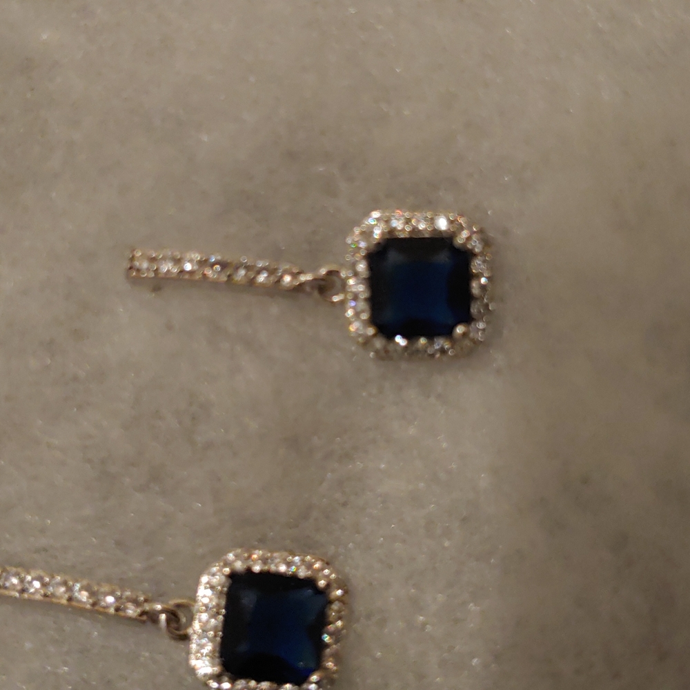 Earring - Picture 2 of 3
